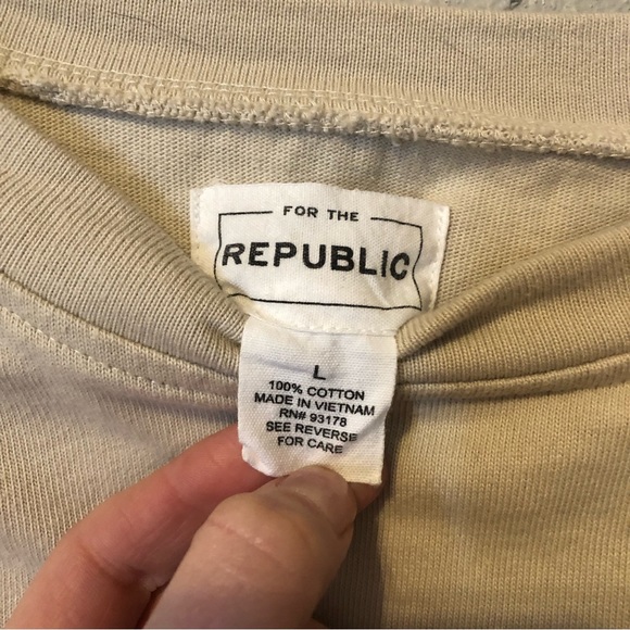 Ruffle Sleeve Cropped Sweatshirt - Picture 2 of 3